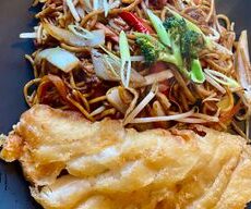 22 Bratnudeln mit knusprigem Huhn