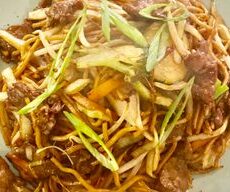 23 Nudeln mit Rindfleisch