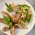 Bún Reisfadennudeln mit Salat und Erdnüssen
