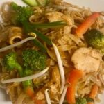 108 Pho xao mit Reisbandnudeln und Gemüse